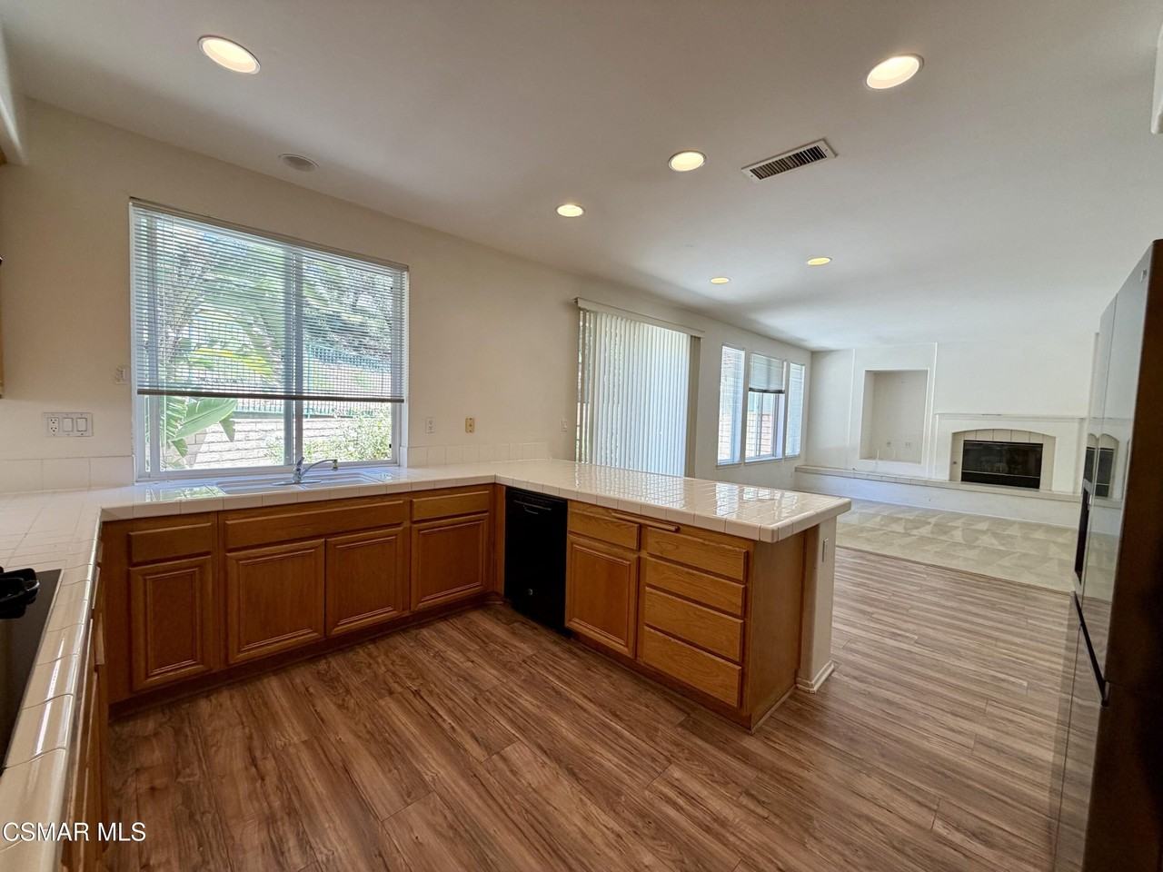 2737 Stonecutter St - Photo 5 of 9