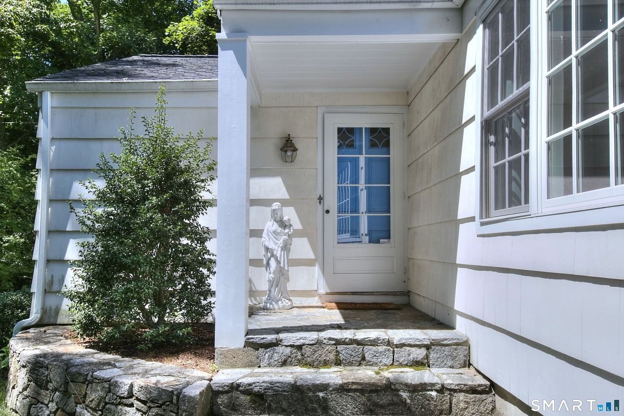10 Woodcock Ln - Photo 2 of 39