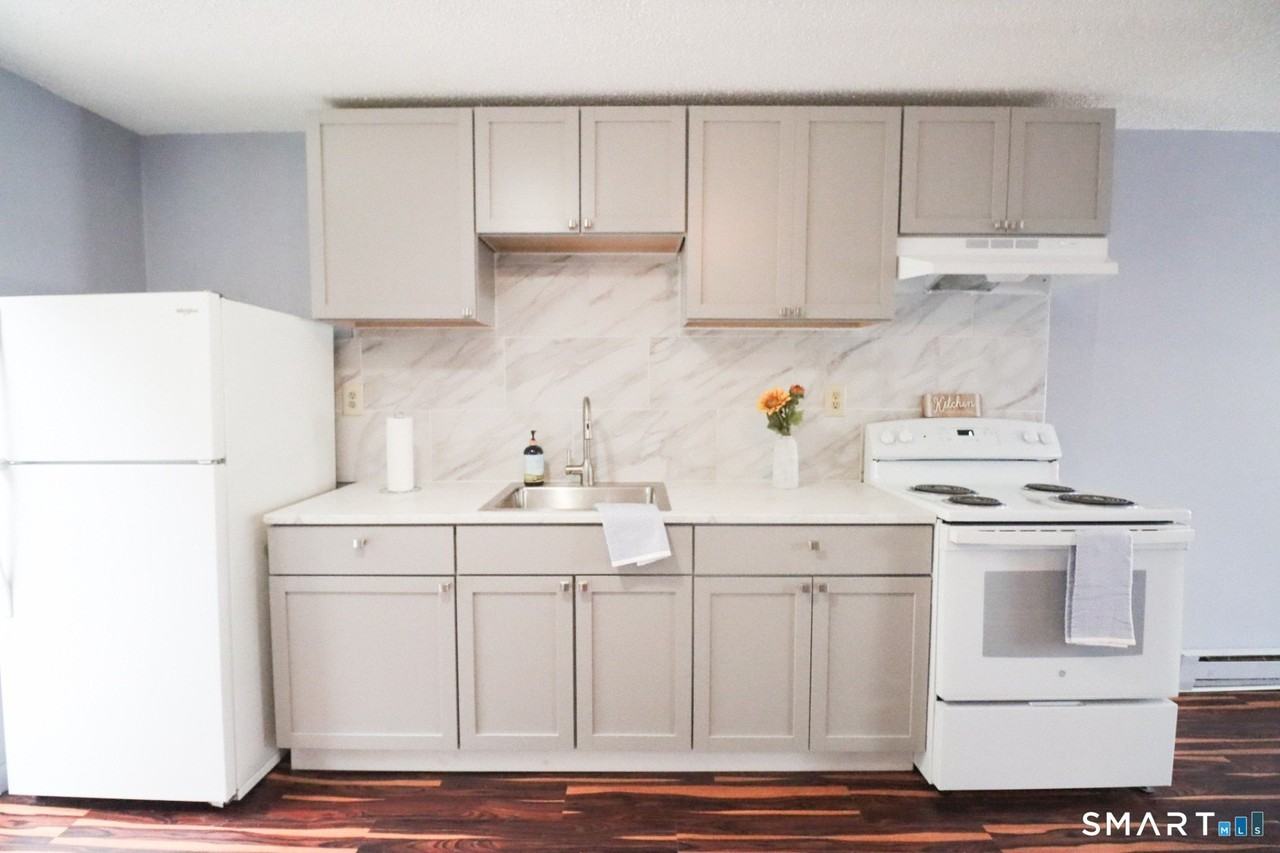 76 Summer St - Photo 2 of 8