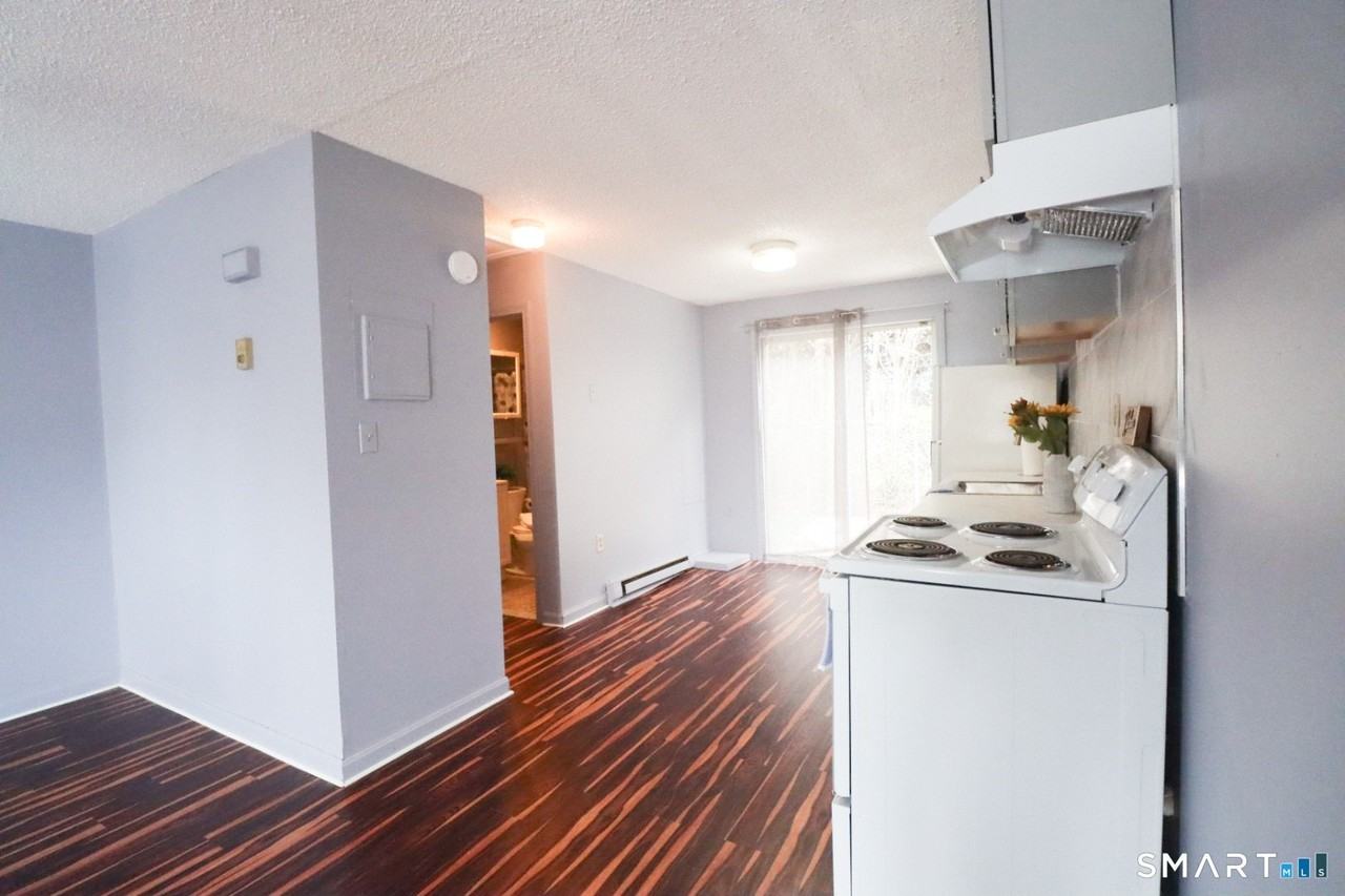 76 Summer St - Photo 4 of 8