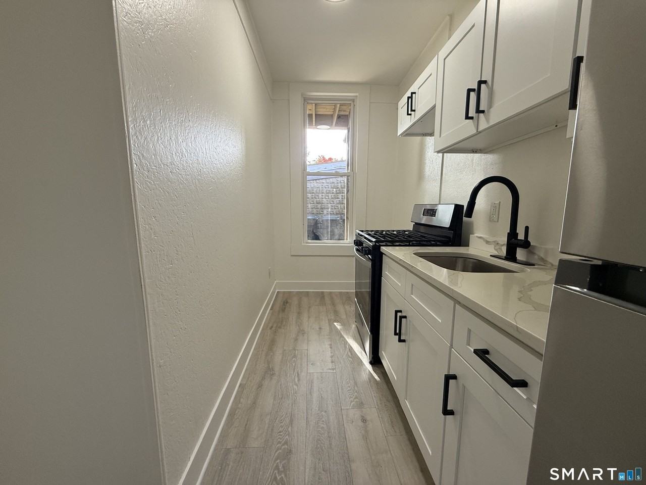 44 Franklin St - Photo 2 of 6