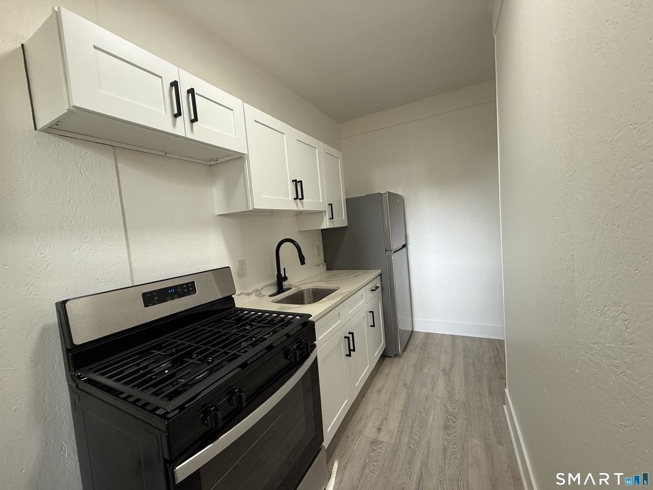 44 Franklin St - Photo 3 of 6