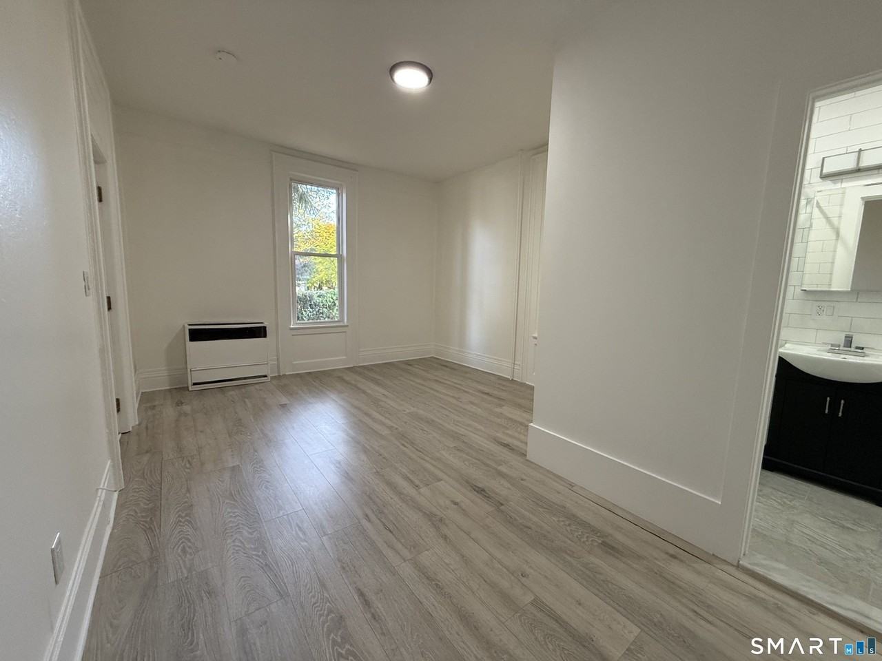 44 Franklin St - Photo 4 of 6
