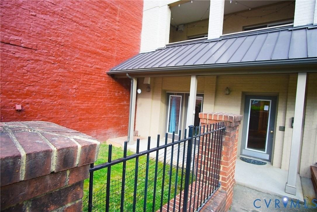 215 N 19th St #U11 - Photo 3 of 22