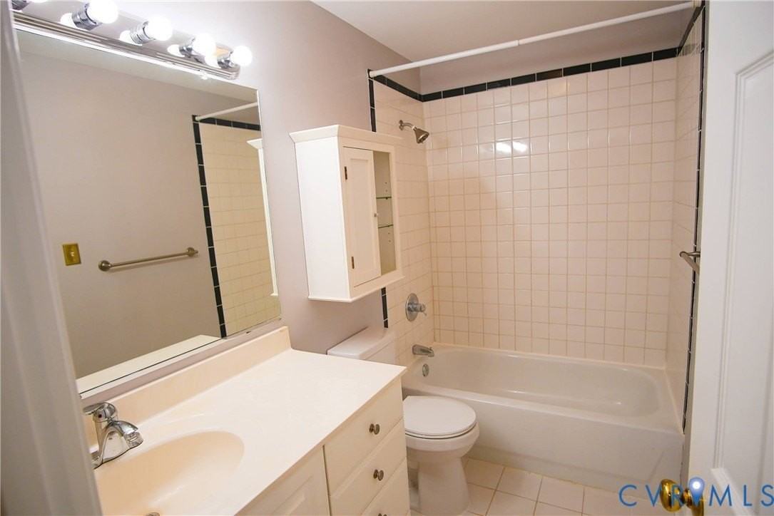 215 N 19th St #U11 - Photo 7 of 22