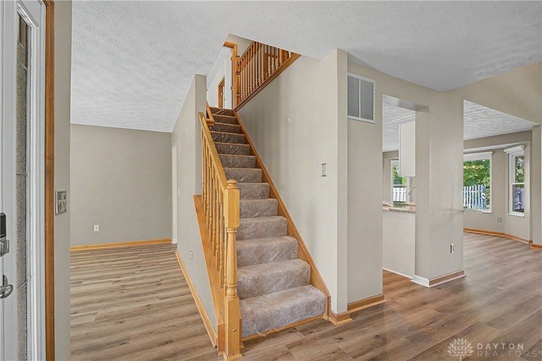 2996 Brookfield Ct - Photo 6 of 50