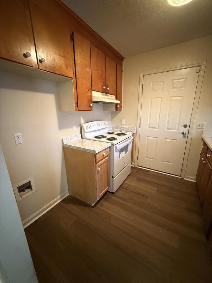 806 Mobile St ## 2 - Photo 3 of 3