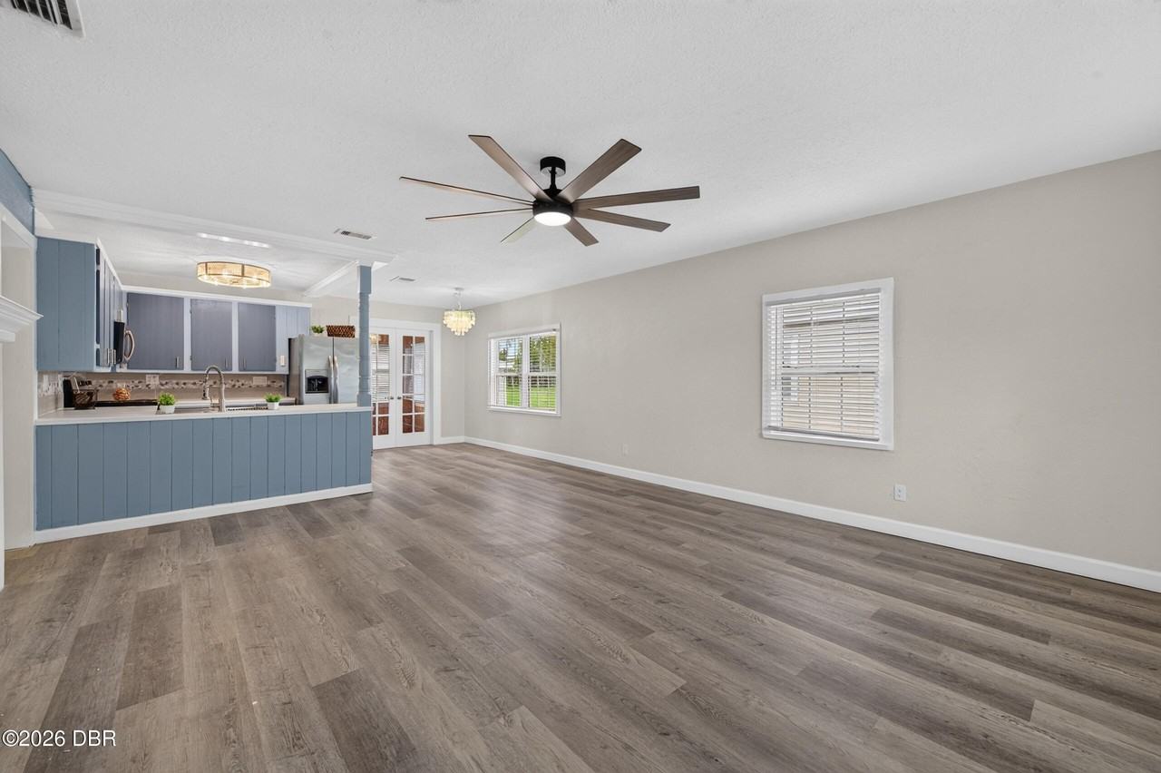 398 Golf Blvd - Photo 4 of 44