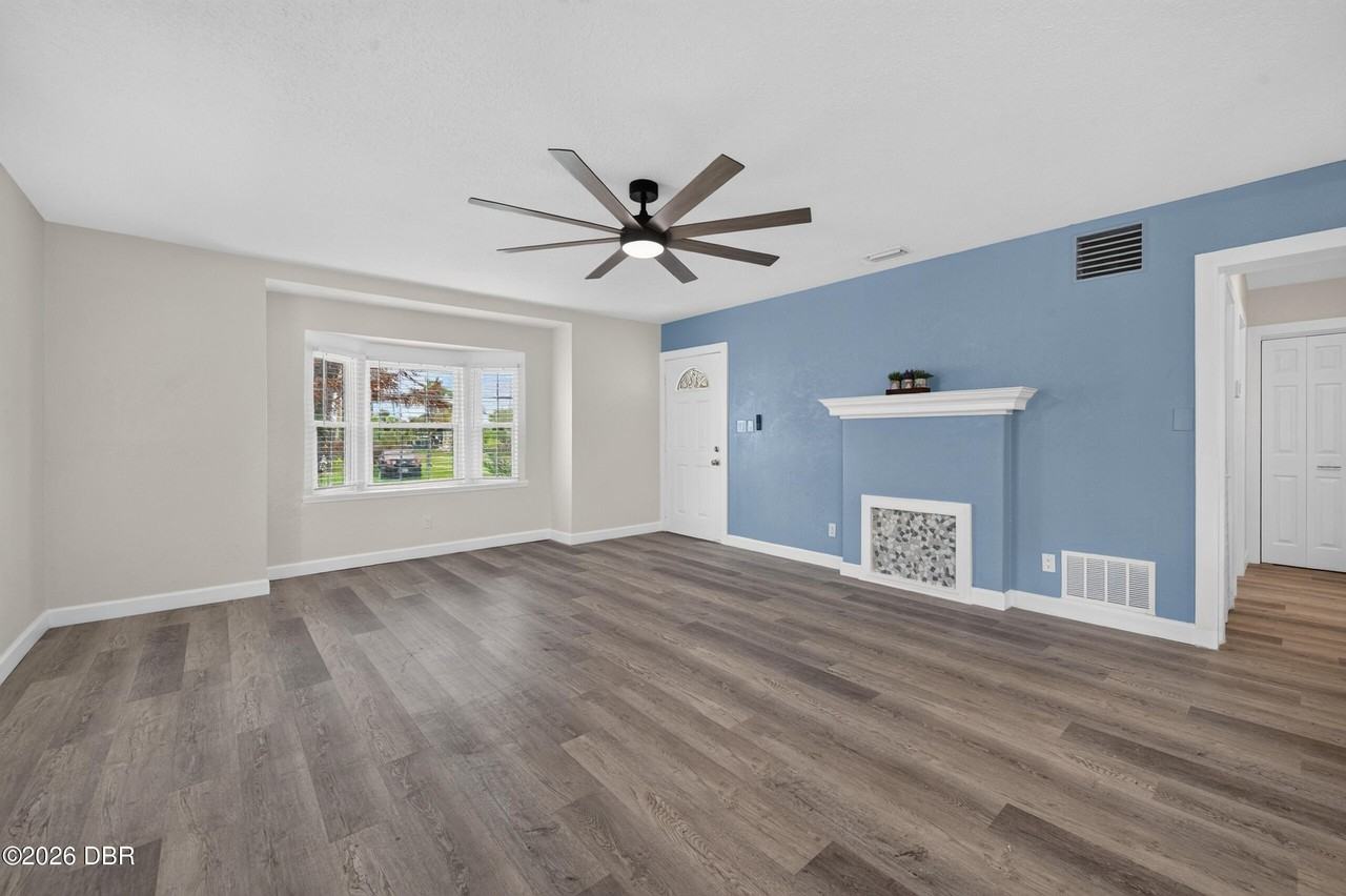 398 Golf Blvd - Photo 6 of 44