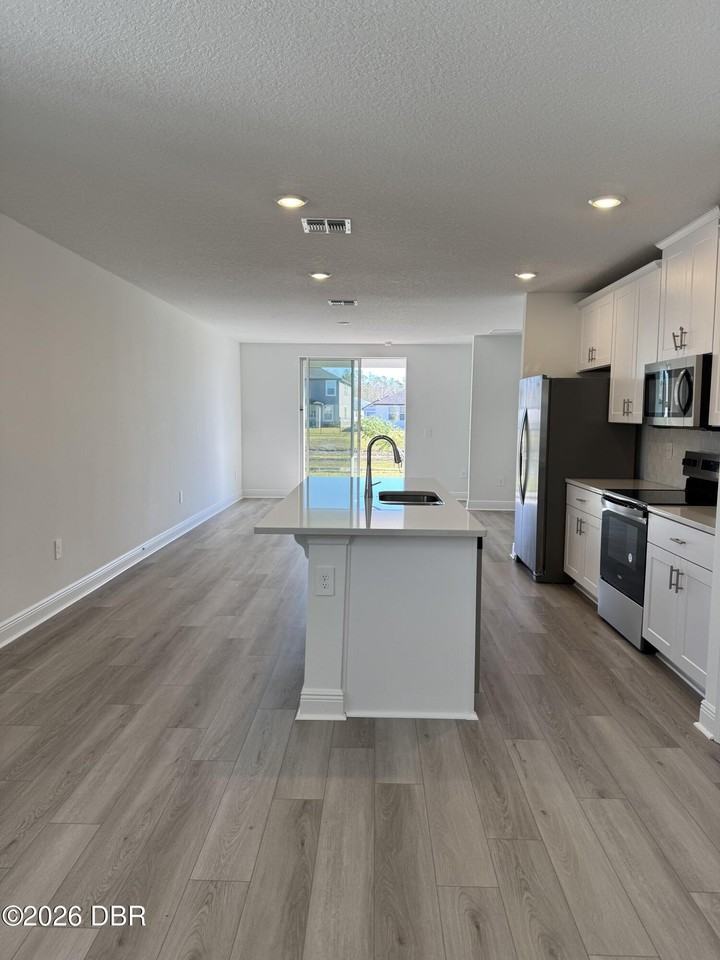 185 Links Terrace Blvd - Photo 4 of 24
