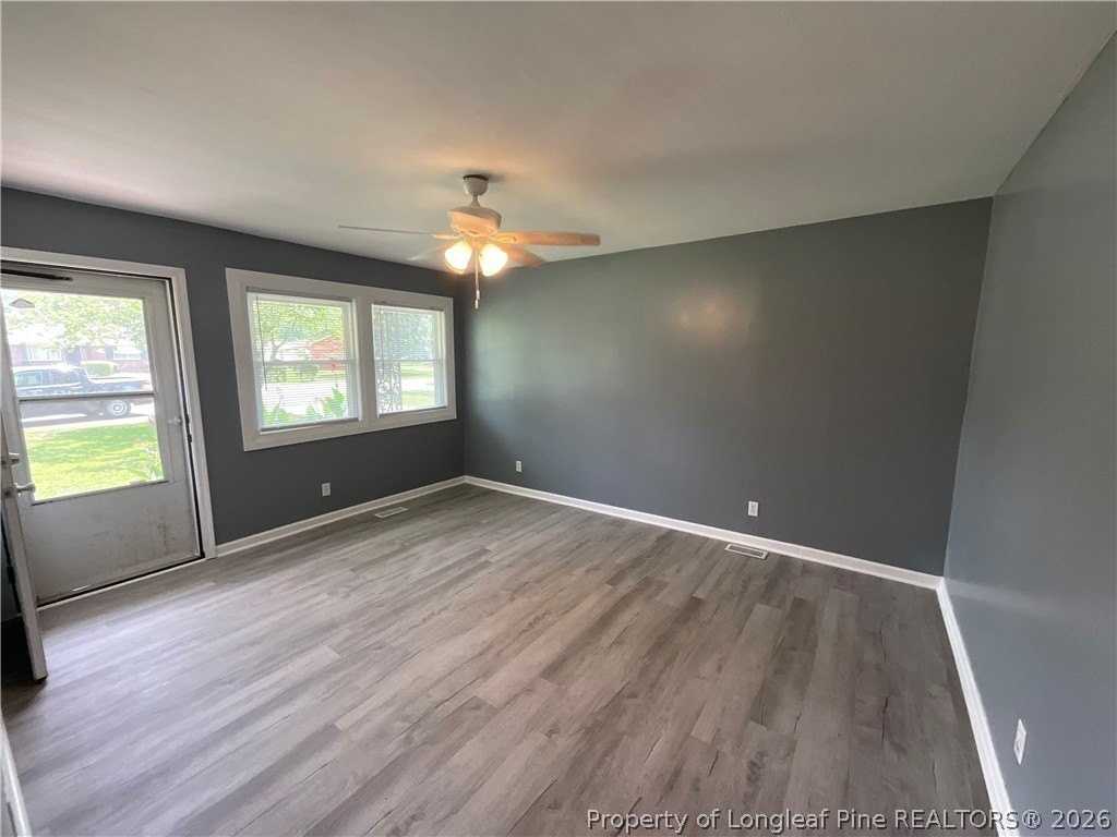 1422 Grandview Dr - Photo 2 of 19