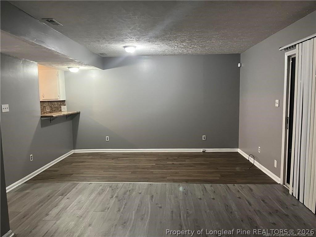 405 Kirkcaldy Ct - Photo 3 of 13