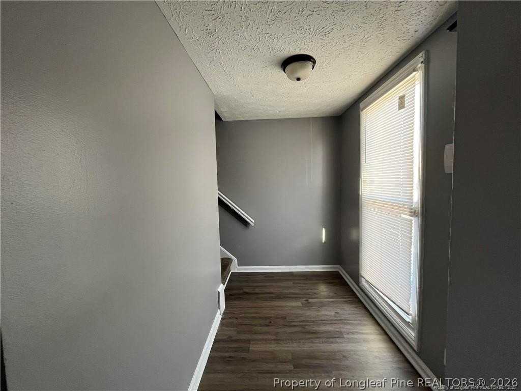 405 Kirkcaldy Ct - Photo 6 of 13