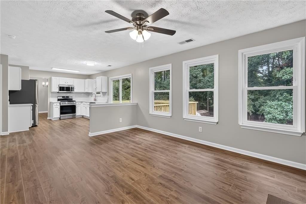 4554 Darrowby Dr - Photo 6 of 40