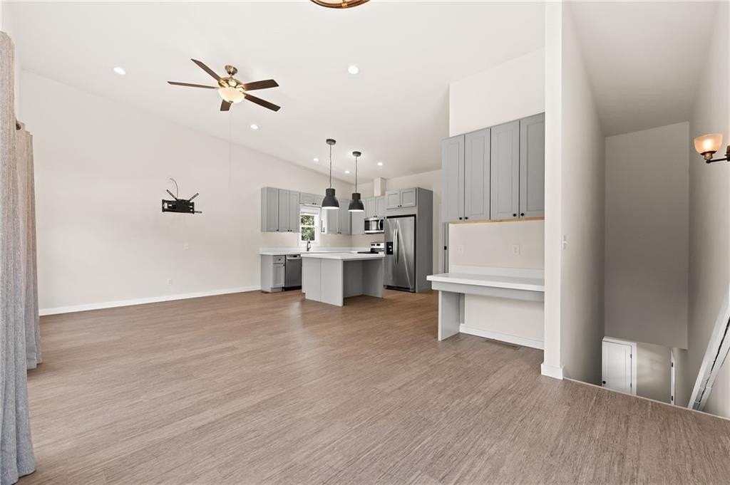 221 Columbus Dr - Photo 3 of 50