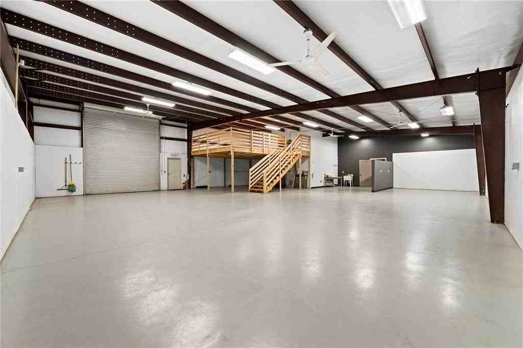 221 Columbus Dr - Photo 6 of 50
