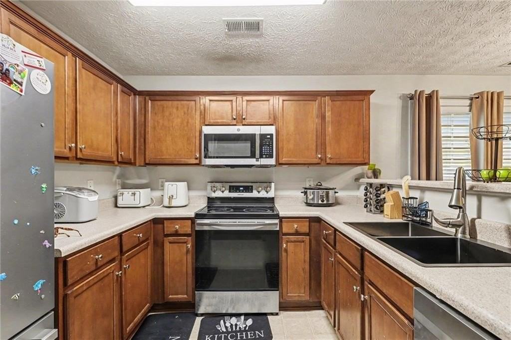 413 Erin Ct - Photo 4 of 16