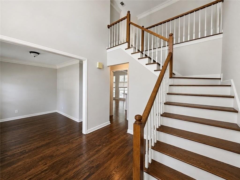 450 Eastbourne Way - Photo 4 of 29