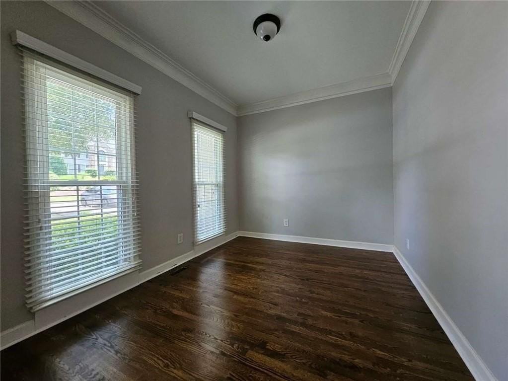 450 Eastbourne Way - Photo 5 of 29