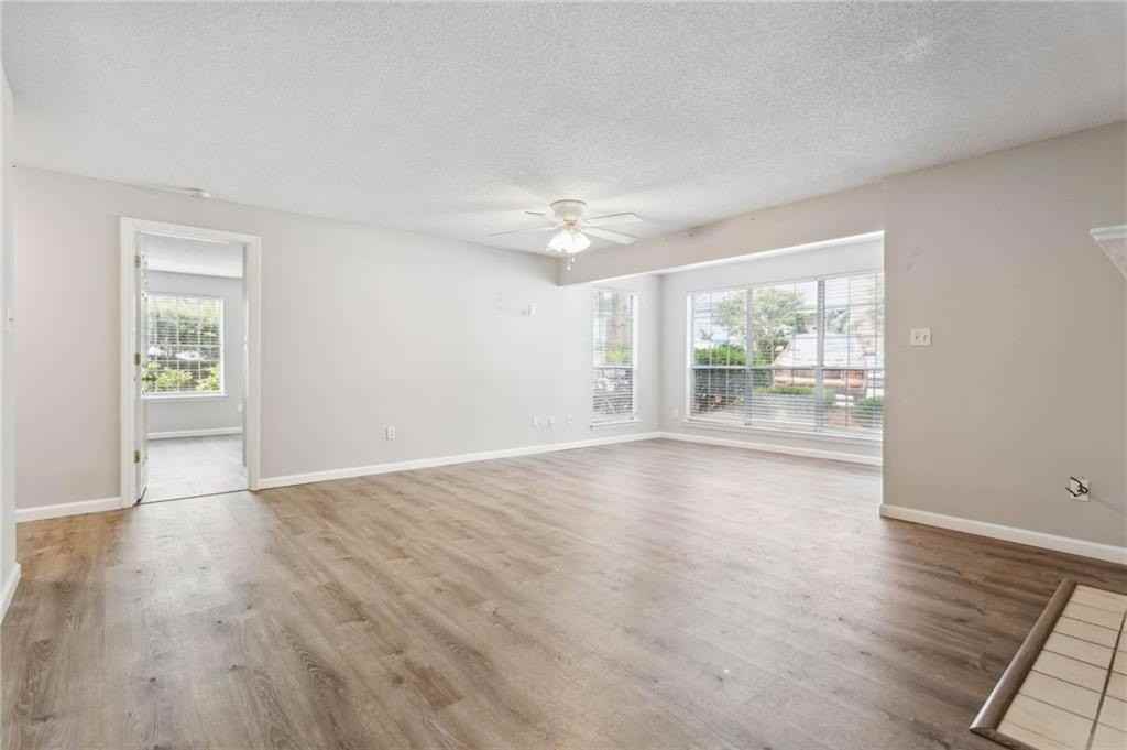 6362 Wedgeview Ct - Photo 6 of 27