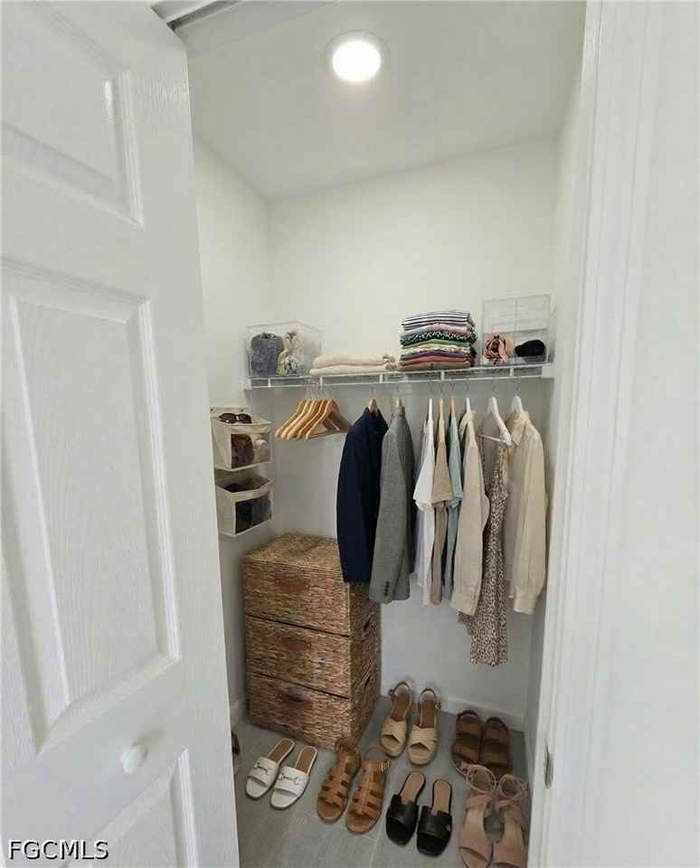 515 Kilarney Ave S - Photo 4 of 10