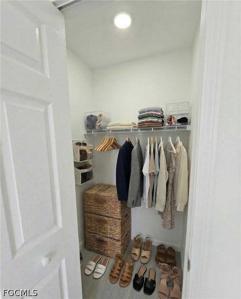 1118 Crocus St - Photo 4 of 10