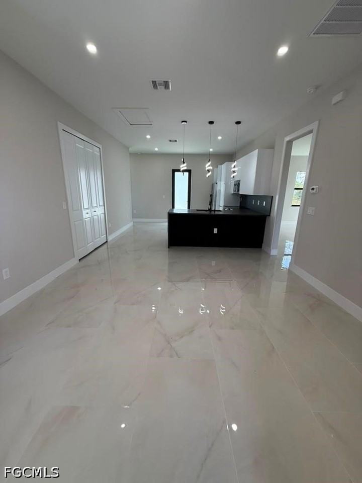 932 Dempsey St - Photo 3 of 18