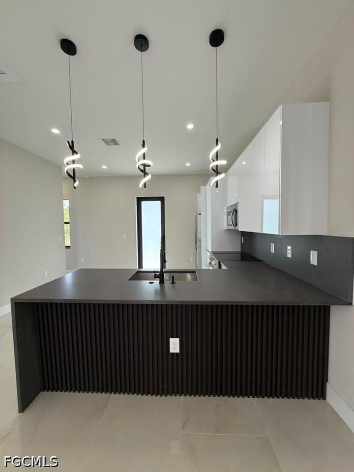 932 Dempsey St - Photo 4 of 18
