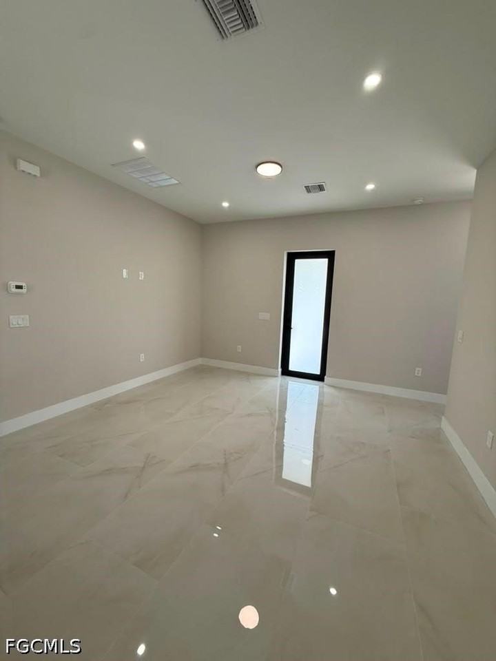 932 Dempsey St - Photo 5 of 18