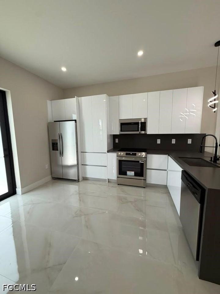 932 Dempsey St - Photo 6 of 18