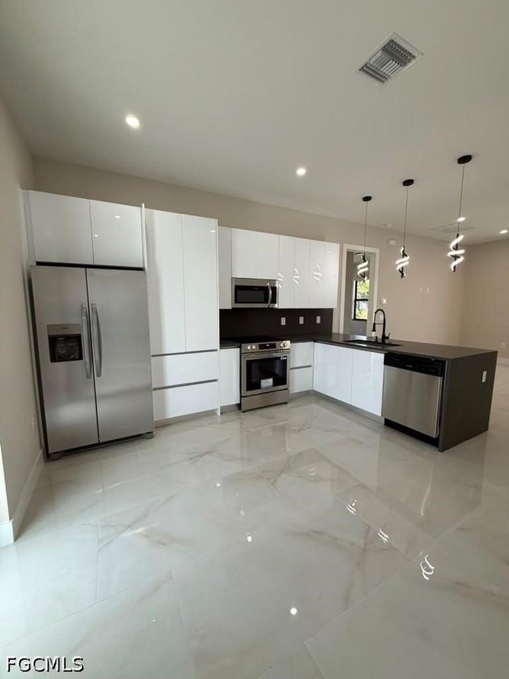932 Dempsey St - Photo 7 of 18