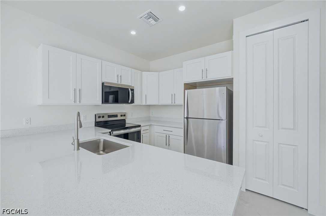 2122 Leda Ave S - Photo 5 of 16