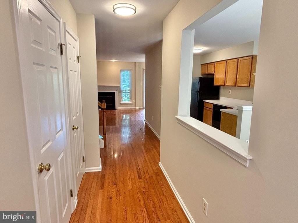 335 Danbury Ct - Photo 5 of 43