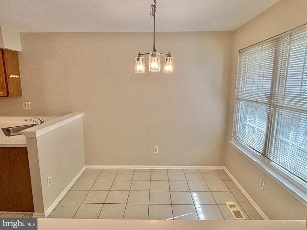 335 Danbury Ct - Photo 6 of 43