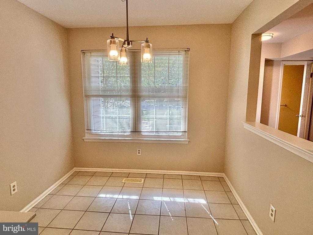 335 Danbury Ct - Photo 7 of 43