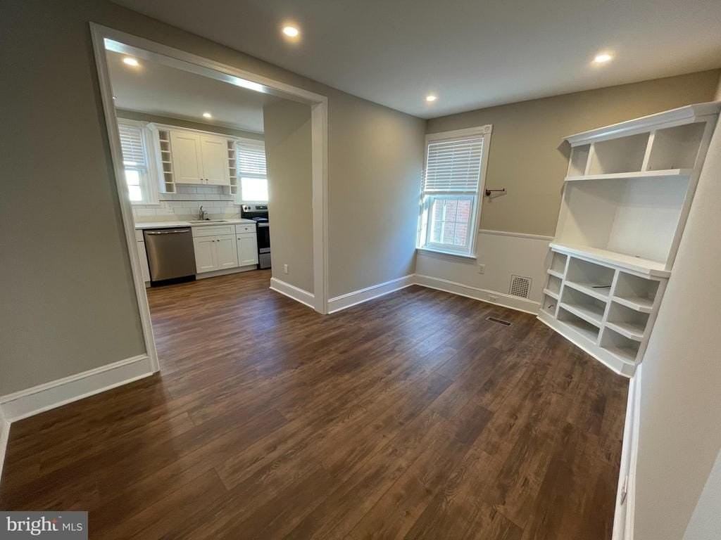303 S Olive St - Photo 5 of 11