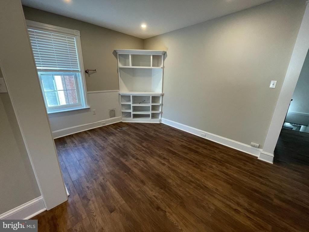 303 S Olive St - Photo 6 of 11