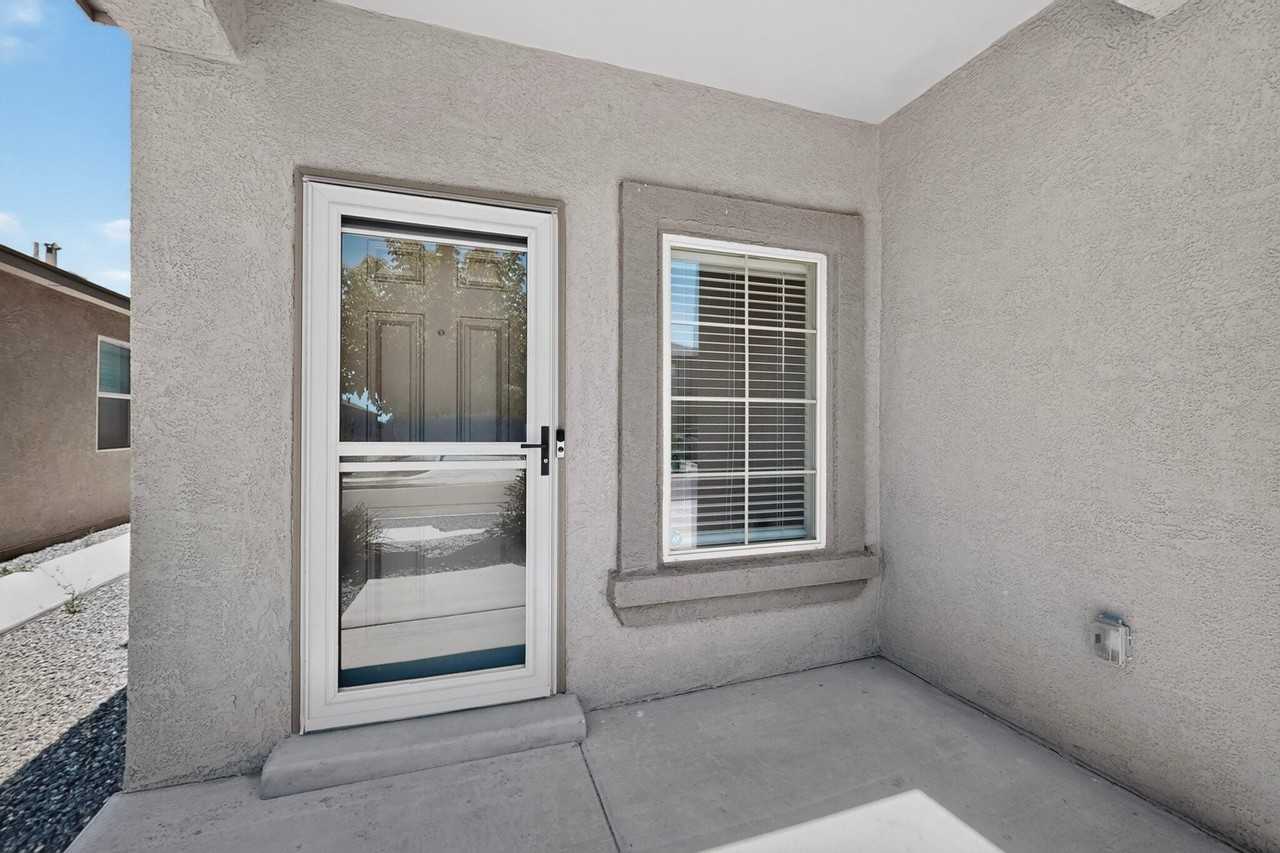 4847 Mount Salas St Ne - Photo 5 of 47