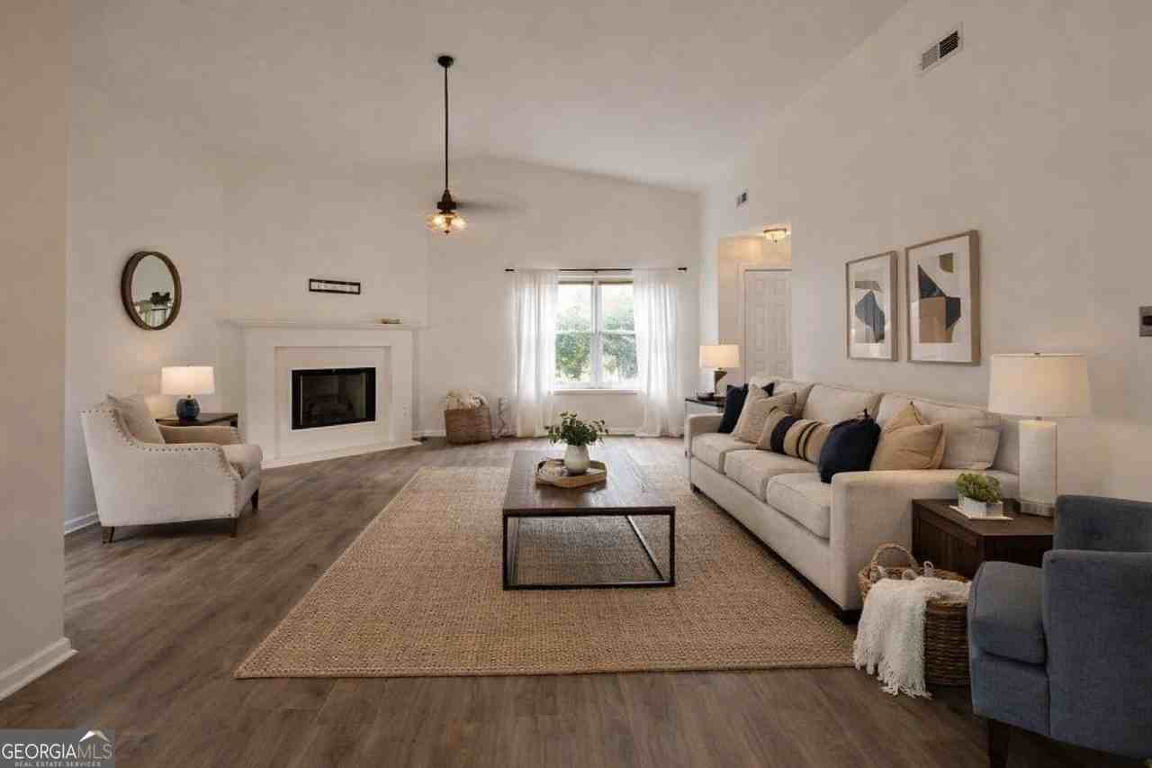 112 Glendale Dr - Photo 3 of 50