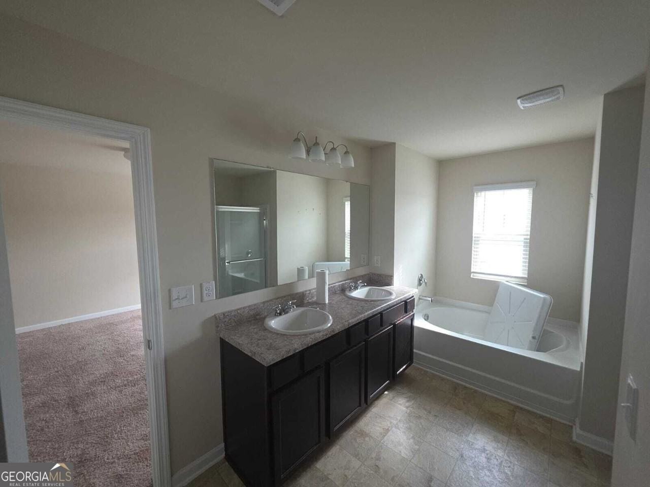3877 Makeover Ct - Photo 7 of 21