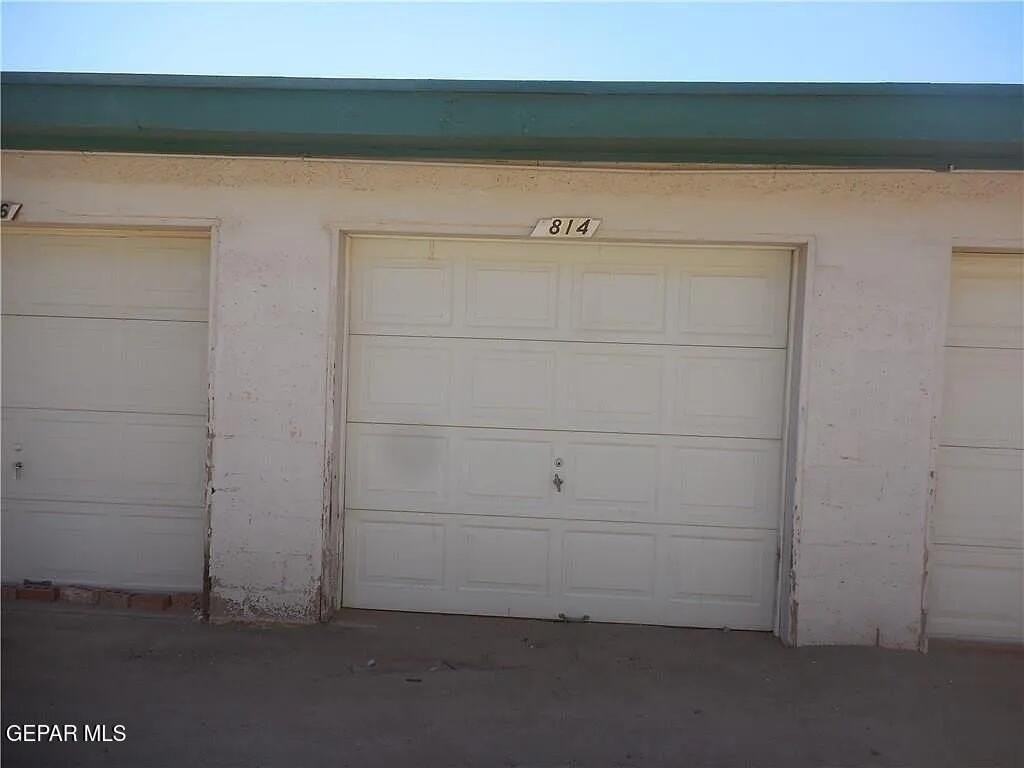 814 W Yandell Dr - Photo 4 of 22