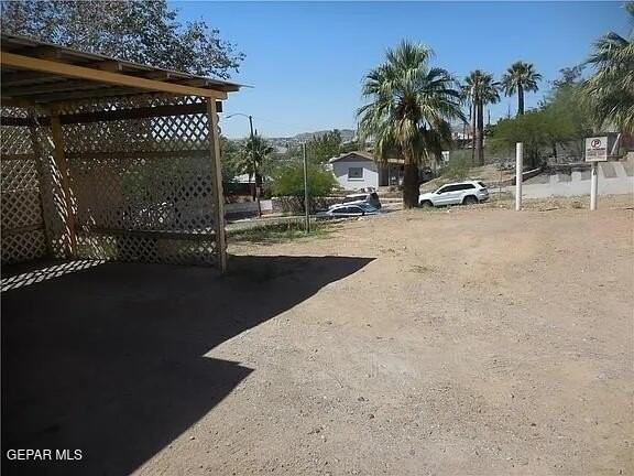 814 W Yandell Dr - Photo 5 of 22