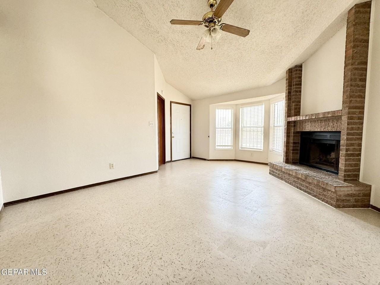 11357 Lake Erie Dr - Photo 6 of 22