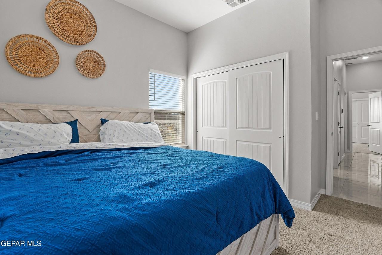 12401 N Chico Pl - Photo 7 of 33
