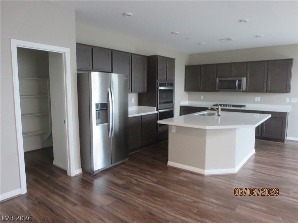 1012 Huckburn Ave - Photo 4 of 17