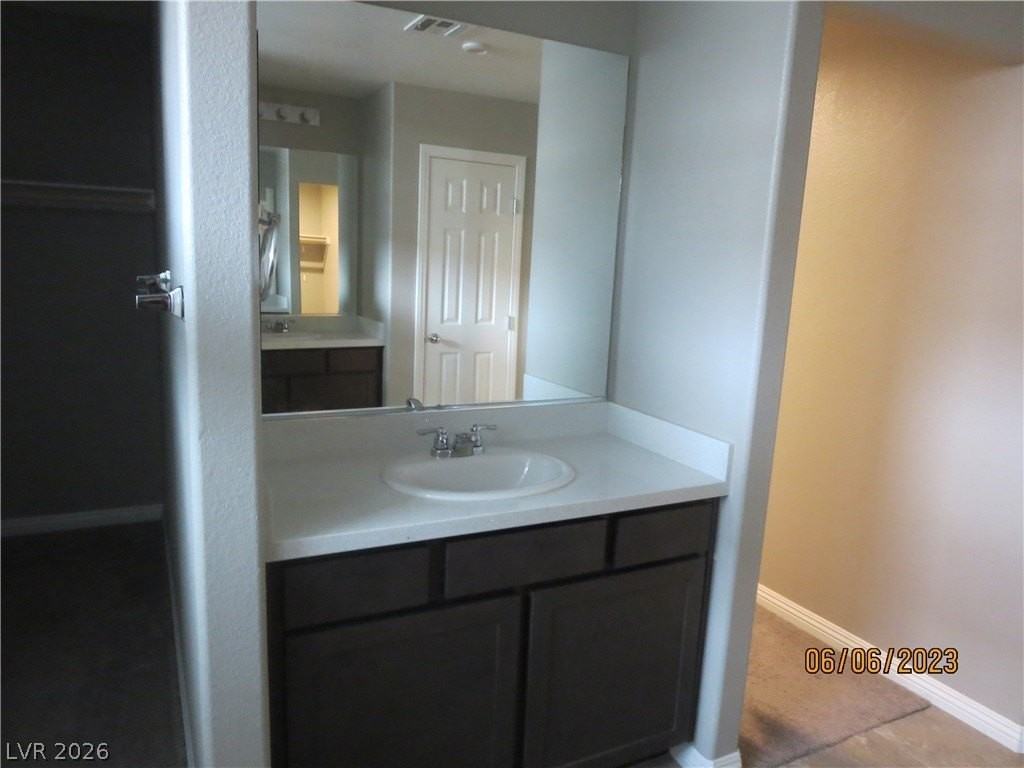 1012 Huckburn Ave - Photo 5 of 17
