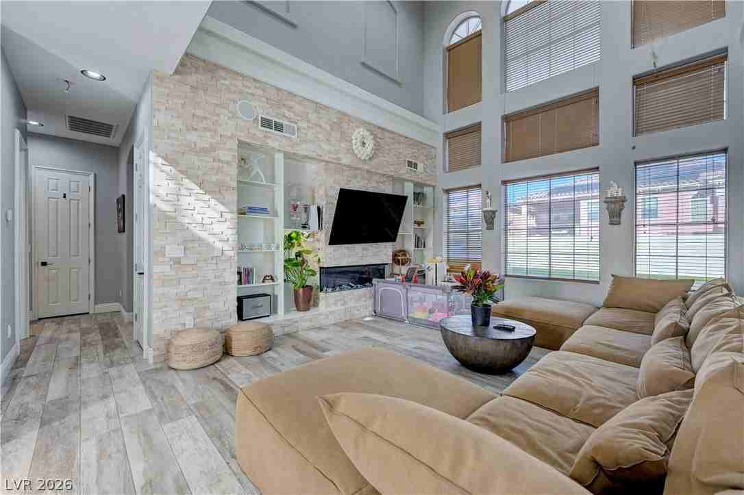 9738 Bear Trap Ct - Photo 3 of 47