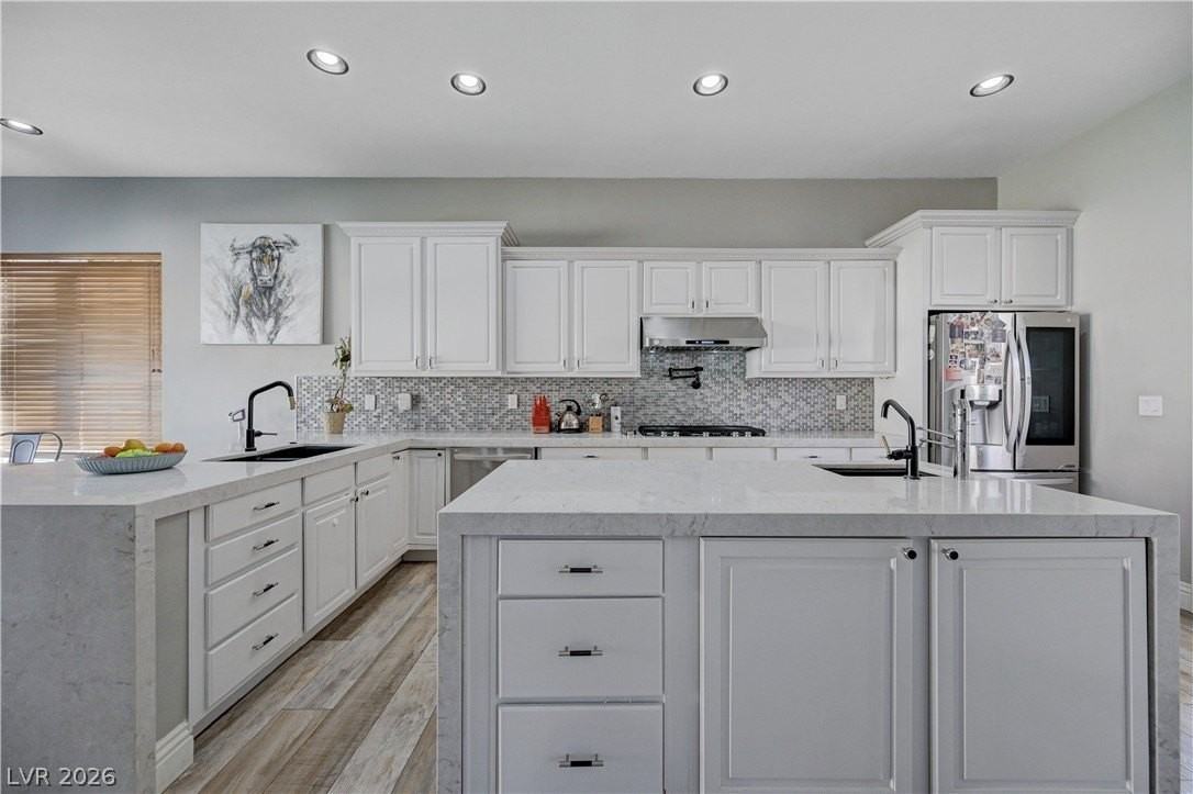 9738 Bear Trap Ct - Photo 4 of 47