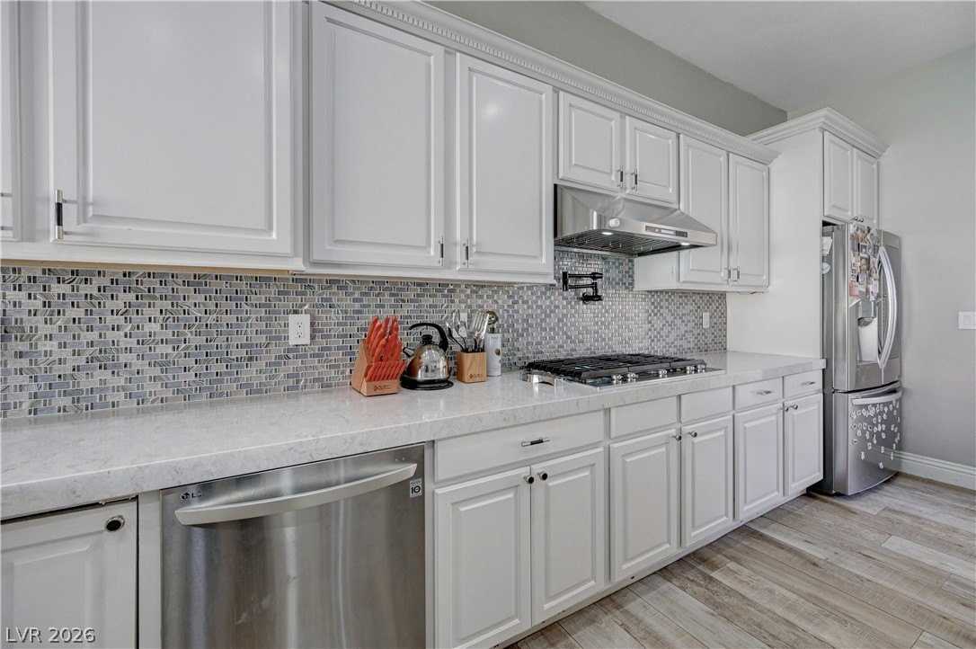 9738 Bear Trap Ct - Photo 7 of 47