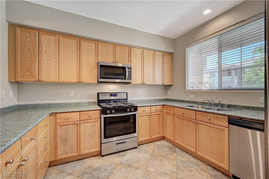 10592 Valdosta Ave - Photo 6 of 50